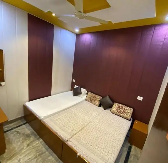 スタンダードトリプルルーム, Friends Guest House & Hostel  Near Taj Mahal