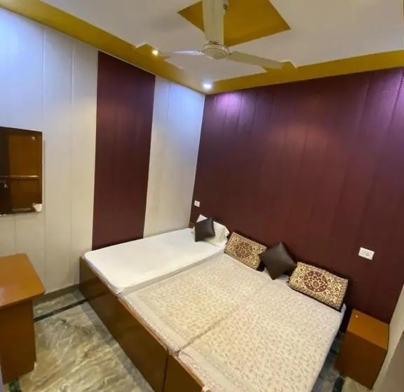 スタンダードトリプルルーム, Friends Guest House & Hostel  Near Taj Mahal