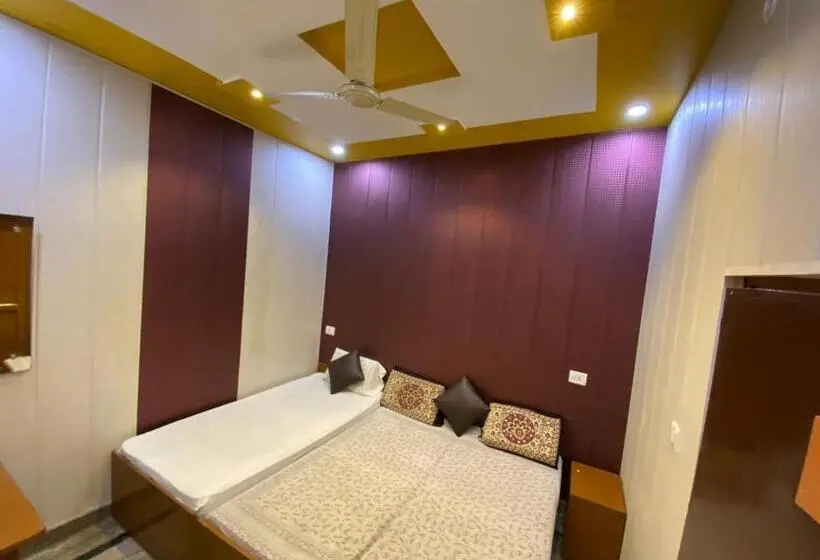 スタンダードトリプルルーム, Friends Guest House & Hostel  Near Taj Mahal