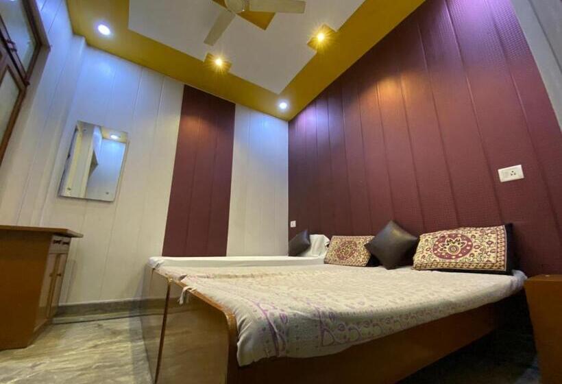 اتاق استاندارد سه نفره, Friends Guest House & Hostel  Near Taj Mahal