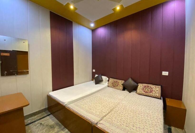 اتاق استاندارد سه نفره, Friends Guest House & Hostel  Near Taj Mahal