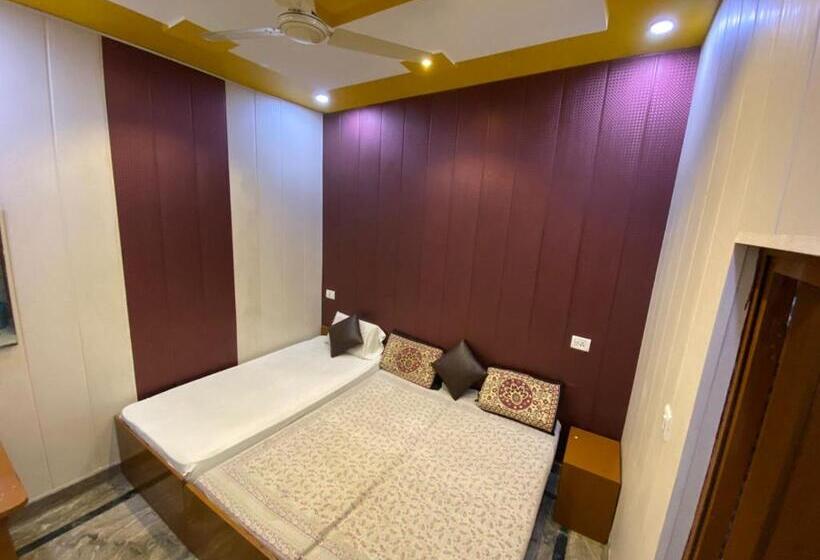 اتاق استاندارد سه نفره, Friends Guest House & Hostel  Near Taj Mahal