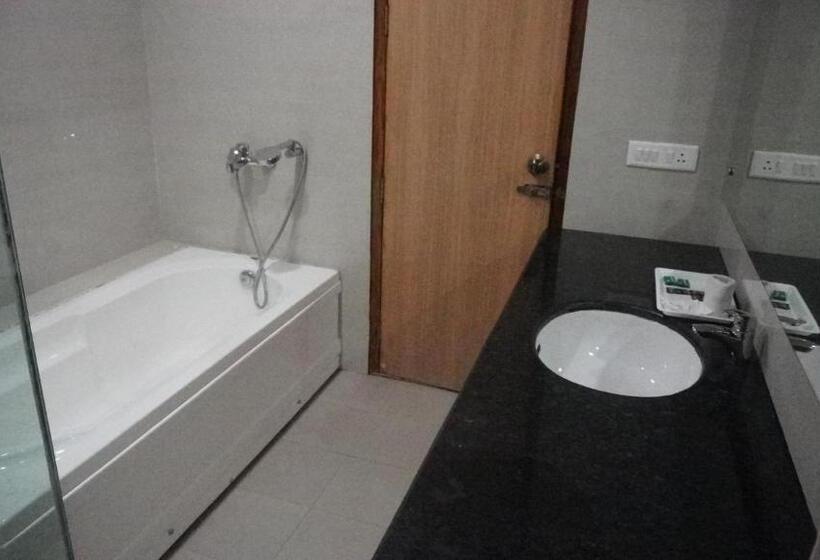 Suíte Vista Piscina, The Rajgir Residency