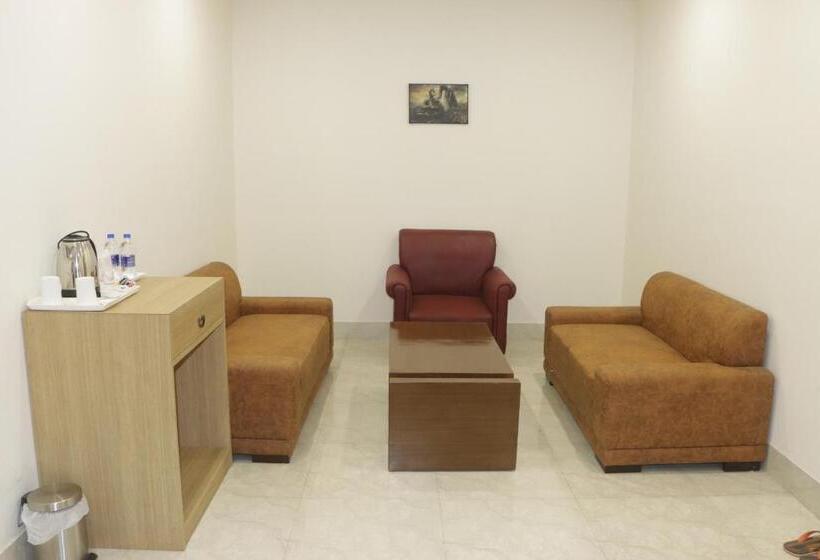 سوییت با چشم‌انداز استخر, The Rajgir Residency