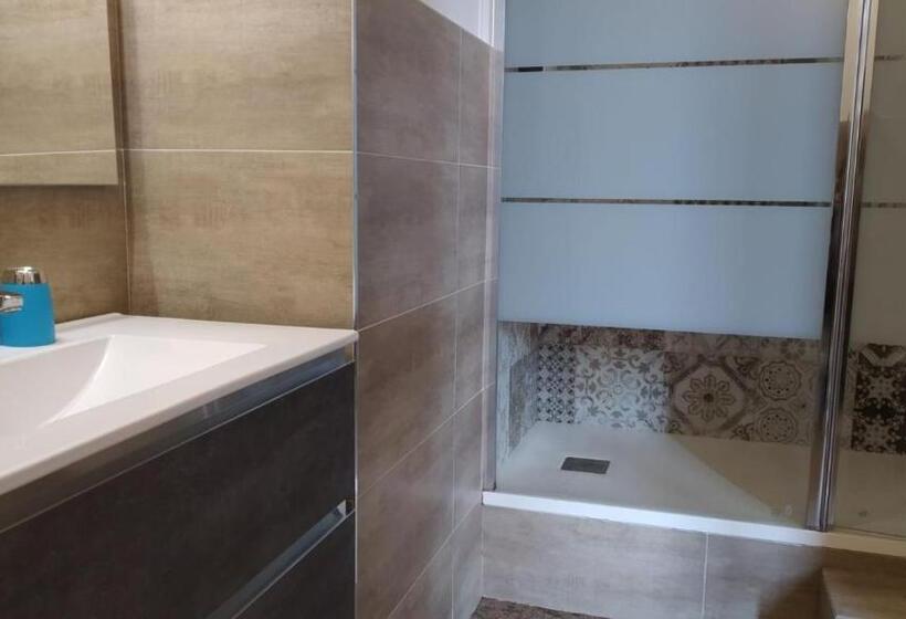 اتاق کلاسیک سه تخته, Cconforthotels R&b Central Rooms   Self Check In