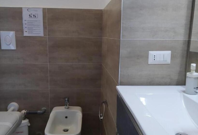 اتاق استاندارد با بالکن, Cconforthotels R&b Central Rooms   Self Check In