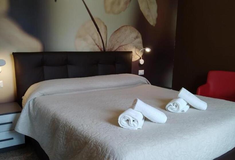 اتاق استاندارد با بالکن, Cconforthotels R&b Central Rooms   Self Check In