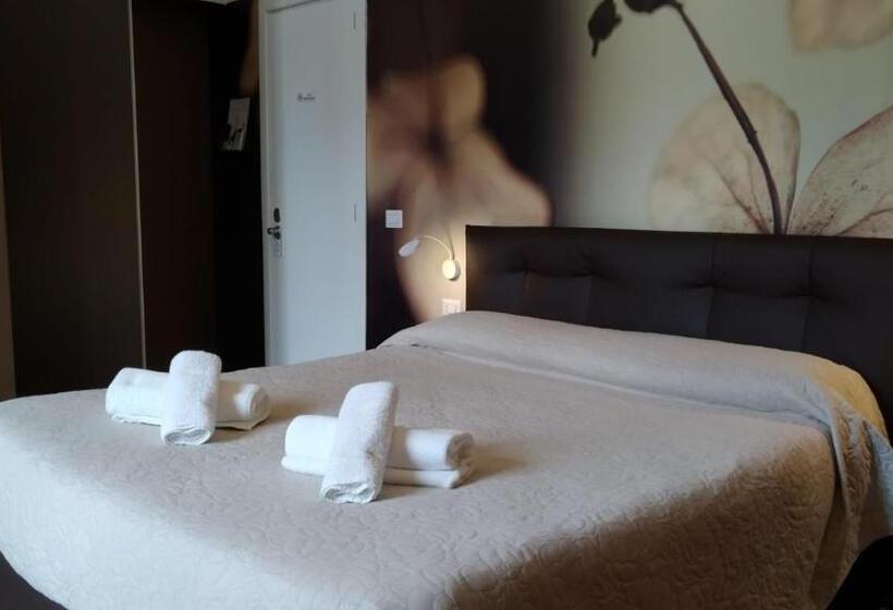 اتاق استاندارد با بالکن, Cconforthotels R&b Central Rooms   Self Check In