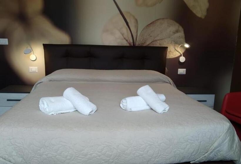 اتاق استاندارد با بالکن, Cconforthotels R&b Central Rooms   Self Check In