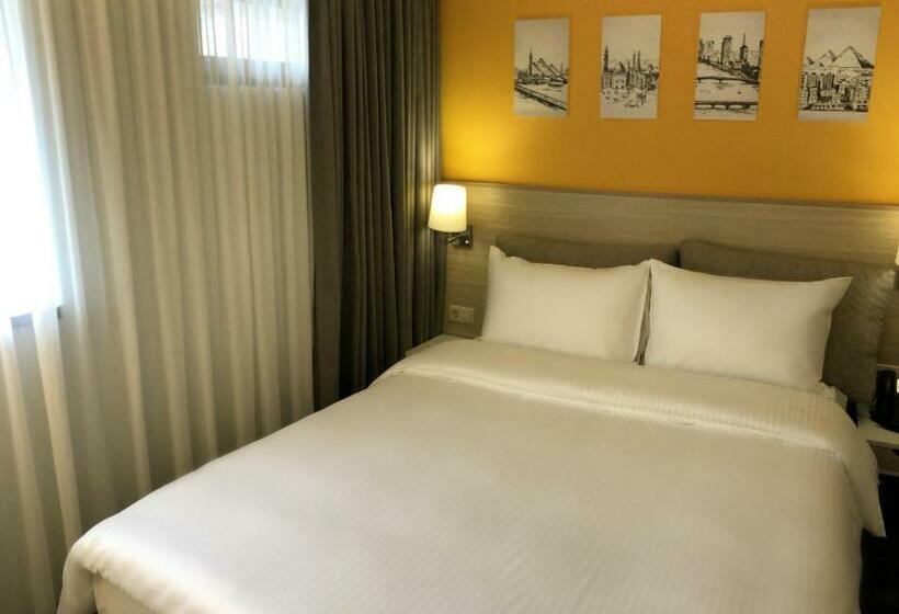 اتاق استاندارد, In City