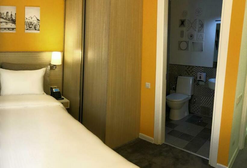 اتاق استاندارد, In City