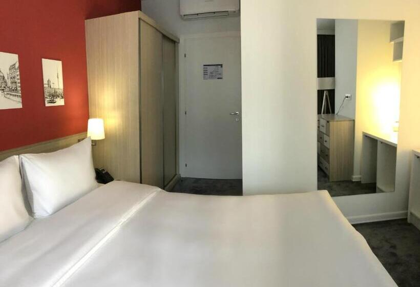 اتاق استاندارد, In City