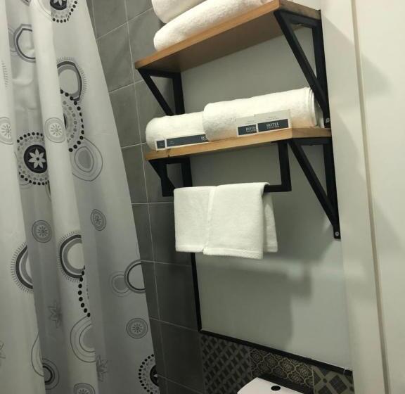 اتاق استاندارد, In City