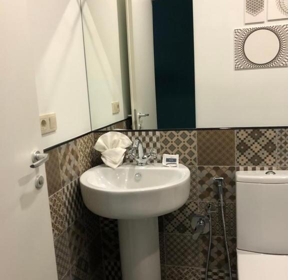 اتاق استاندارد, In City