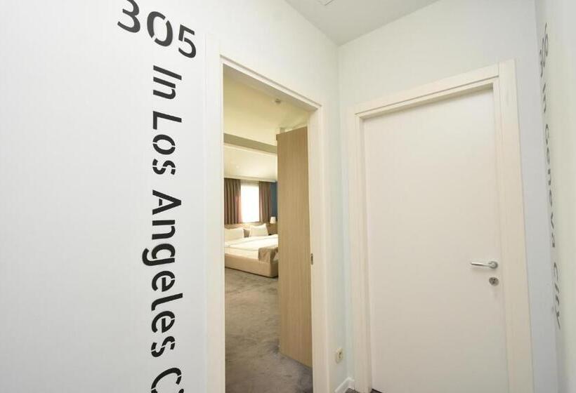 اتاق استاندارد, In City