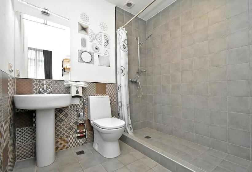 اتاق استاندارد سه نفره, In City