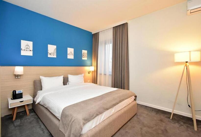 اتاق استاندارد سه نفره, In City