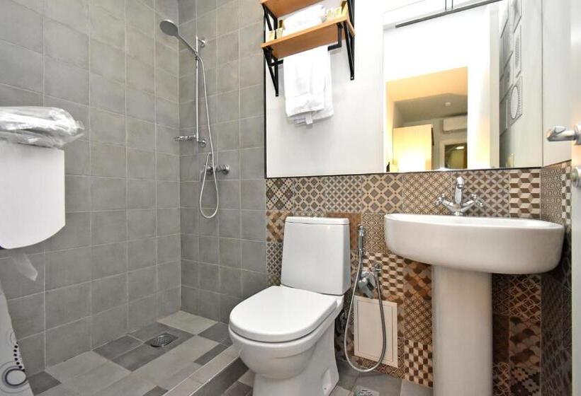 اتاق استاندارد سه نفره, In City