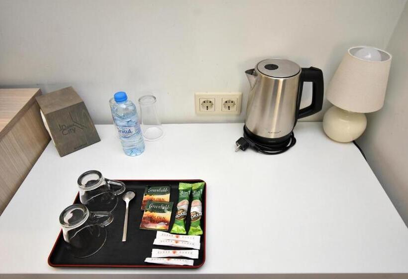 اتاق استاندارد سه نفره, In City