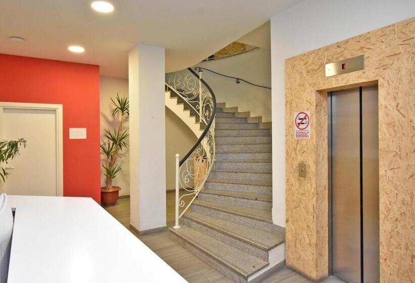 اتاق سوپریور, In City