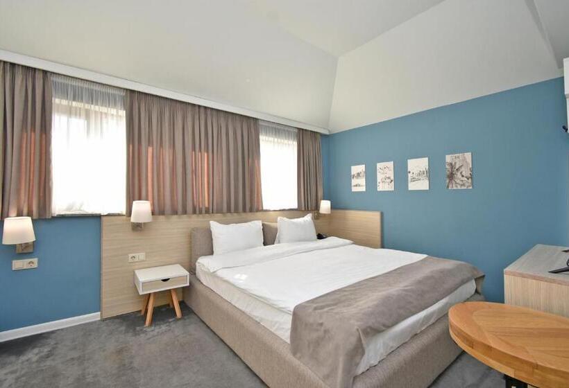 اتاق سوپریور, In City