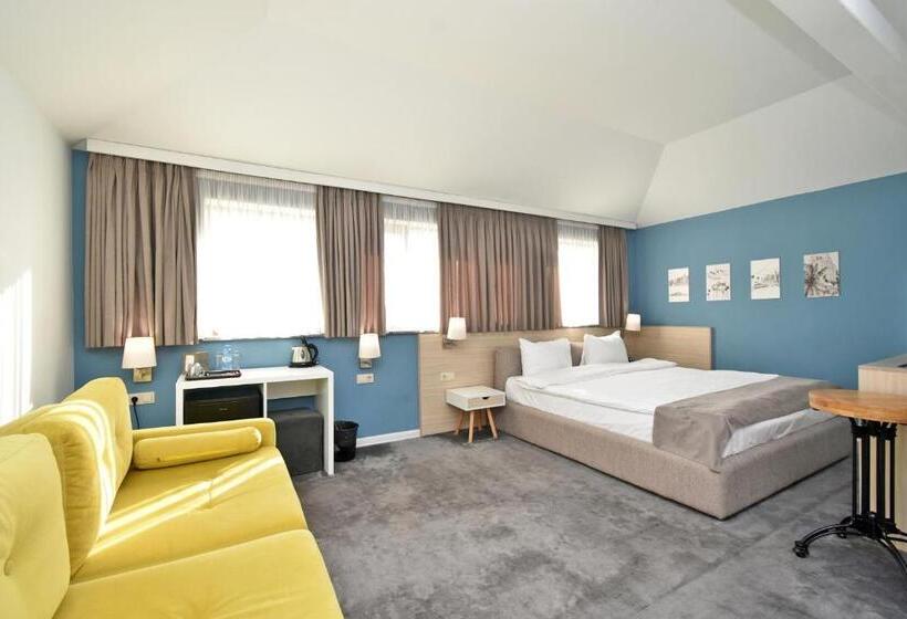 اتاق سوپریور, In City