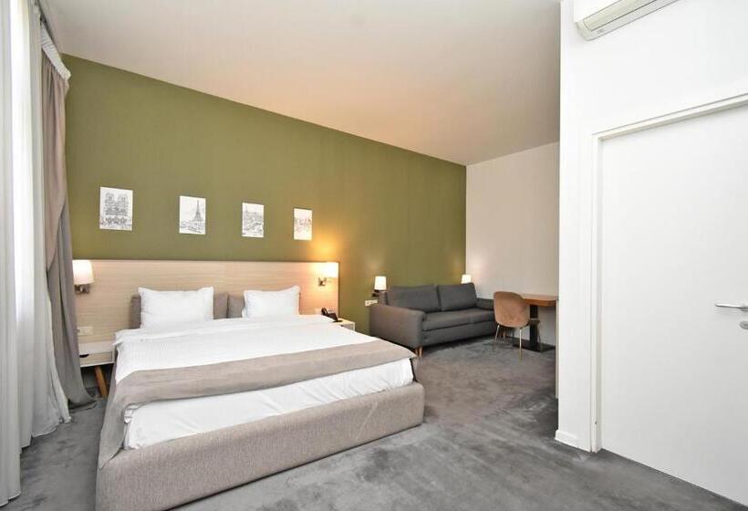 اتاق سوپریور, In City