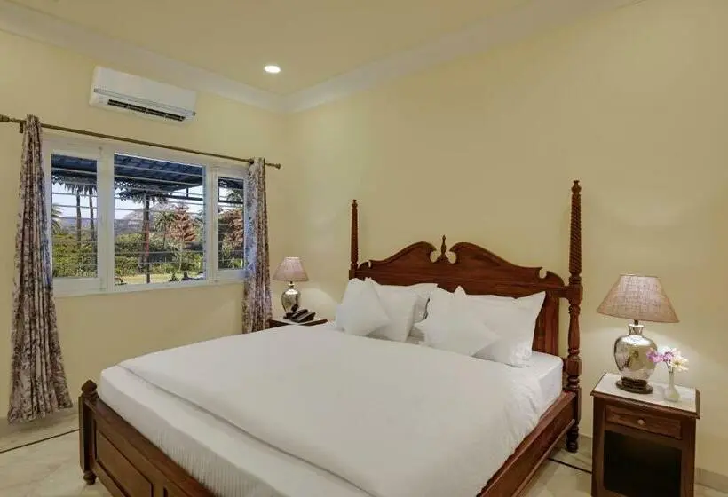 キングサイズベッドのスタンダードルーム, The Mount Bungalow Mount Abu