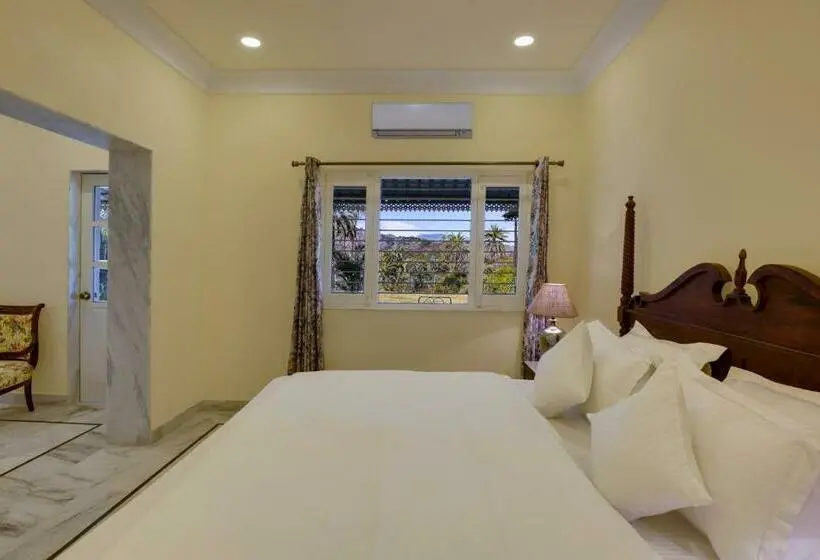 キングサイズベッドのスタンダードルーム, The Mount Bungalow Mount Abu