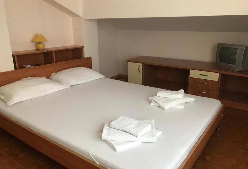 غرفة دور أخير, Villa Diana