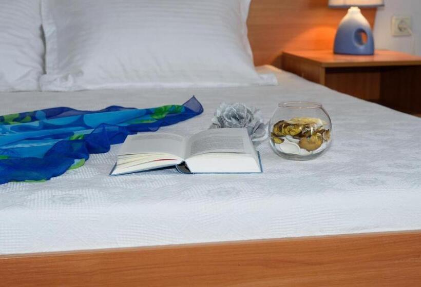 غرفة دور أخير, Villa Diana