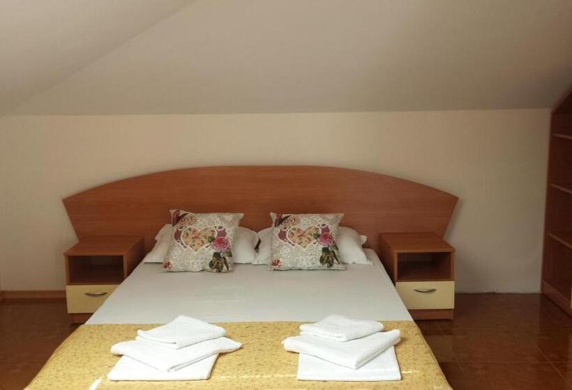 غرفة دور أخير, Villa Diana