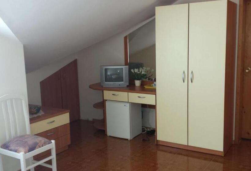 غرفة دور أخير, Villa Diana