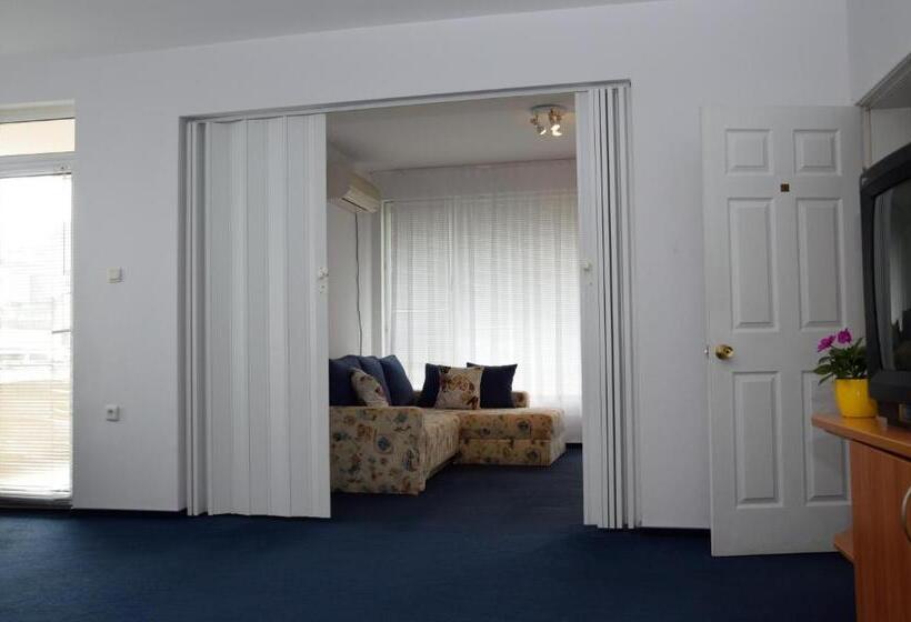 شقة غرفتين نوم مزودة بشُرفة, Villa Diana