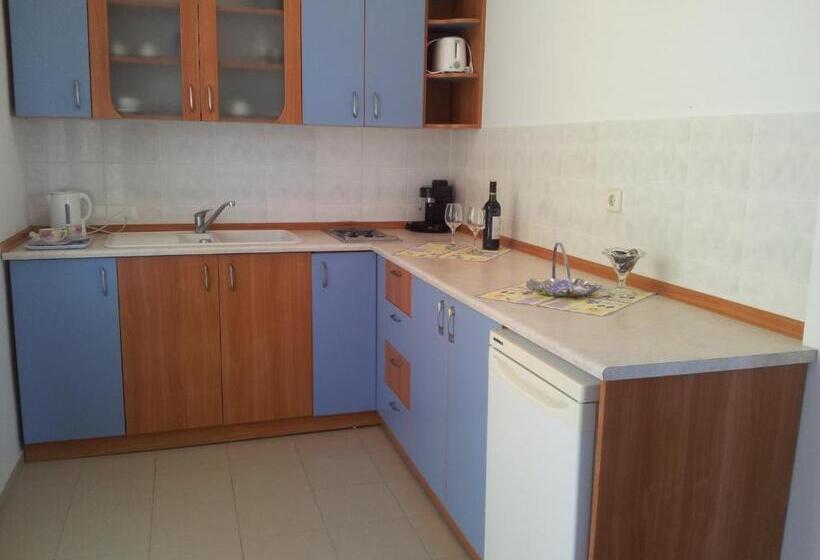 شقة غرفتين نوم مزودة بشُرفة, Villa Diana