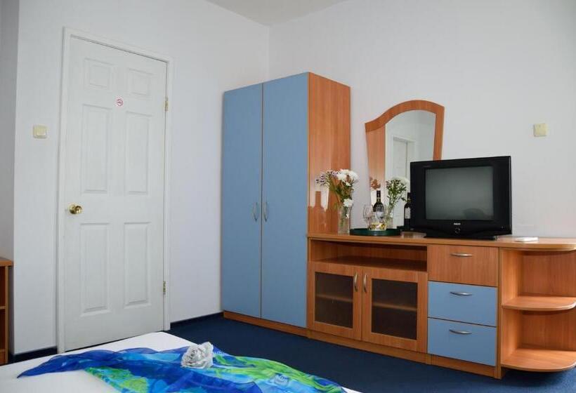 جناح جونيور مزوَّد بشرفة, Villa Diana