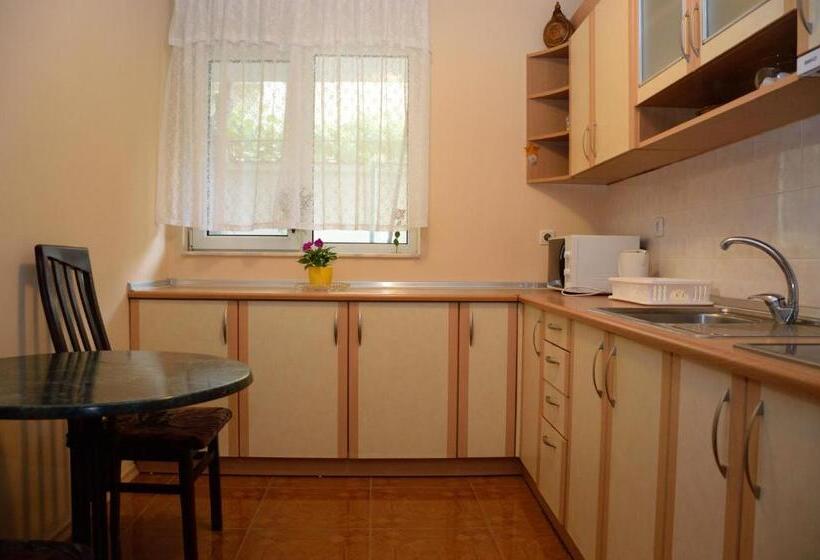 شقة غرفتين نوم مطلة على الحديقة, Villa Diana