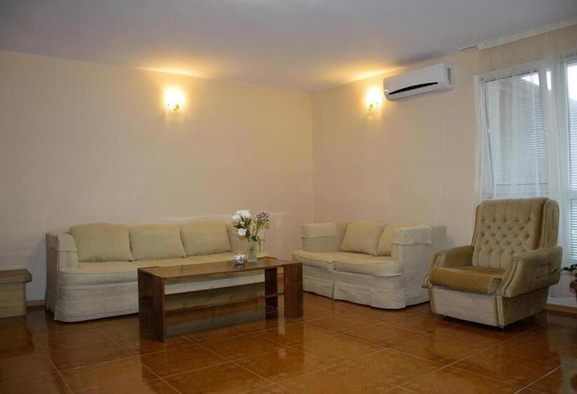 شقة غرفتين نوم مطلة على الحديقة, Villa Diana