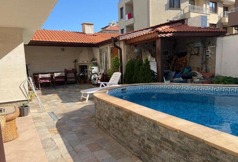 Апартаменты 1 Спальня Нижний Этаж, Villa Diana