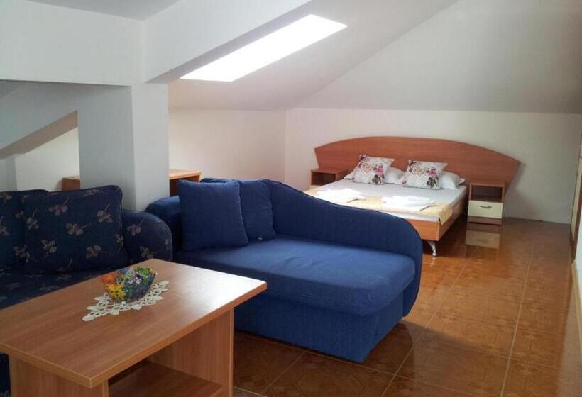 غرفة قياسية مزوَّدة بشُرفة, Villa Diana