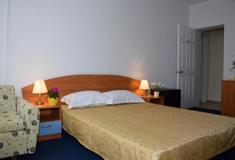 غرفة قياسية مزوَّدة بشُرفة, Villa Diana