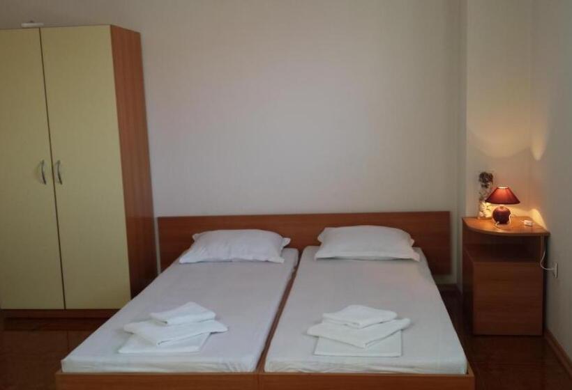 غرفة قياسية ذات أسقف منحدرة, Villa Diana