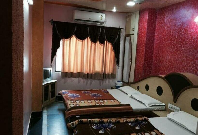 Habitación Familiar, Hari Darshan