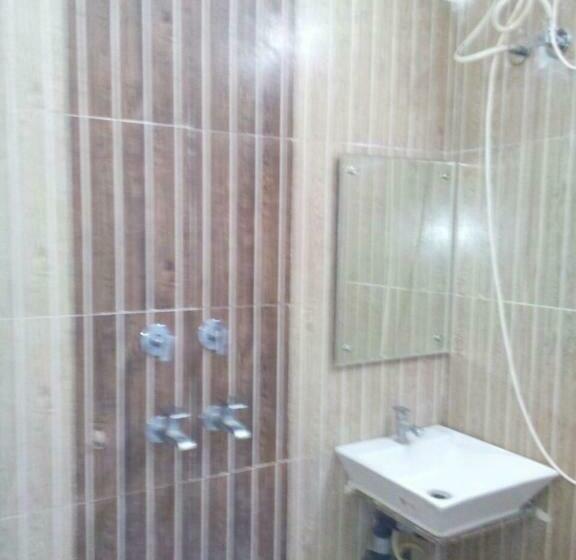 Quarto Familiar, Hari Darshan