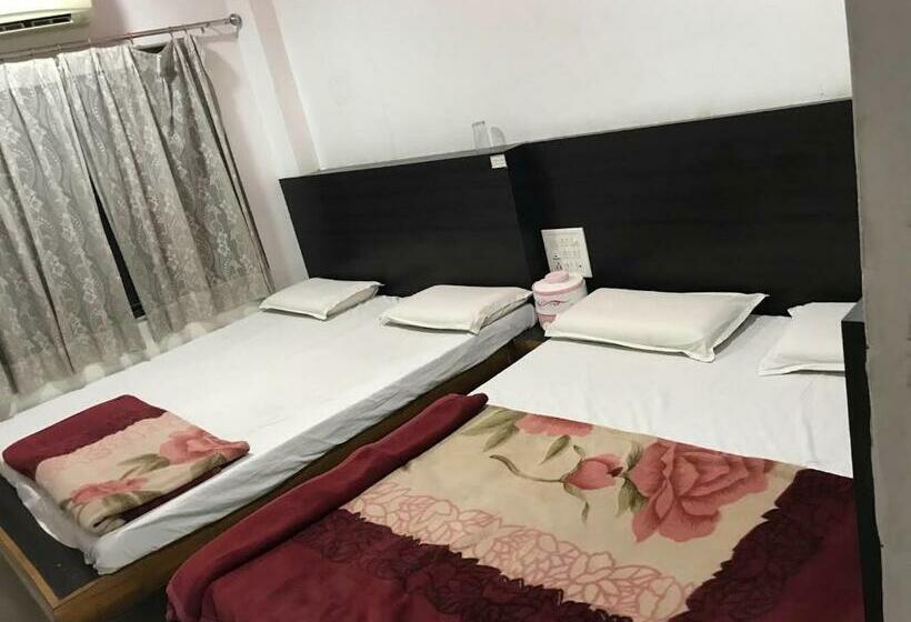 Habitación Familiar, Hari Darshan