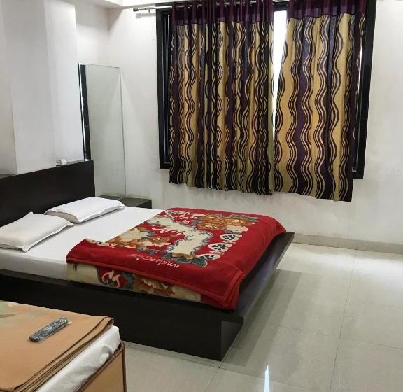 Habitación Triple Deluxe, Hari Darshan