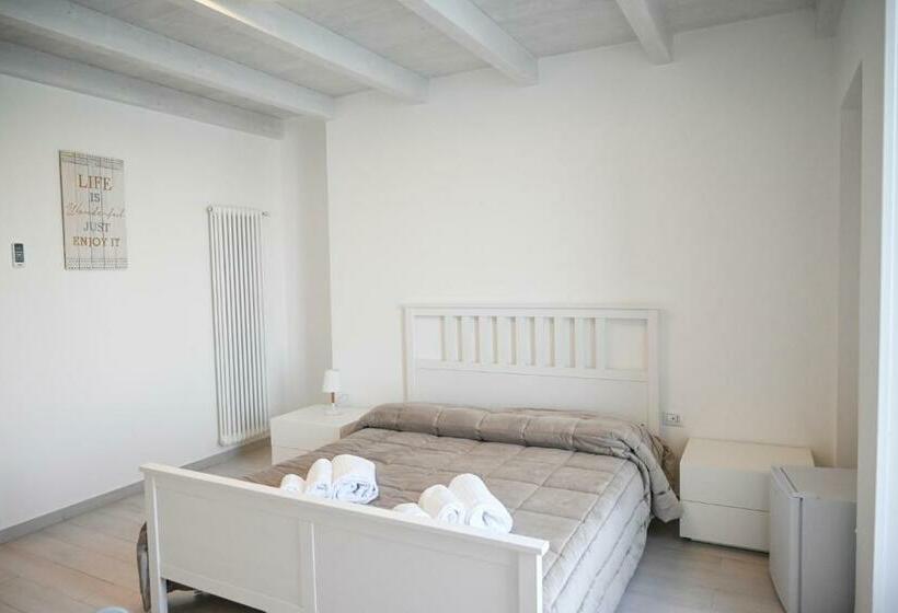 اتاق لوکس با چشم‌انداز دریا, Il B&b Di Alice