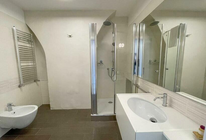 اتاق لوکس با چشم‌انداز دریا, Il B&b Di Alice