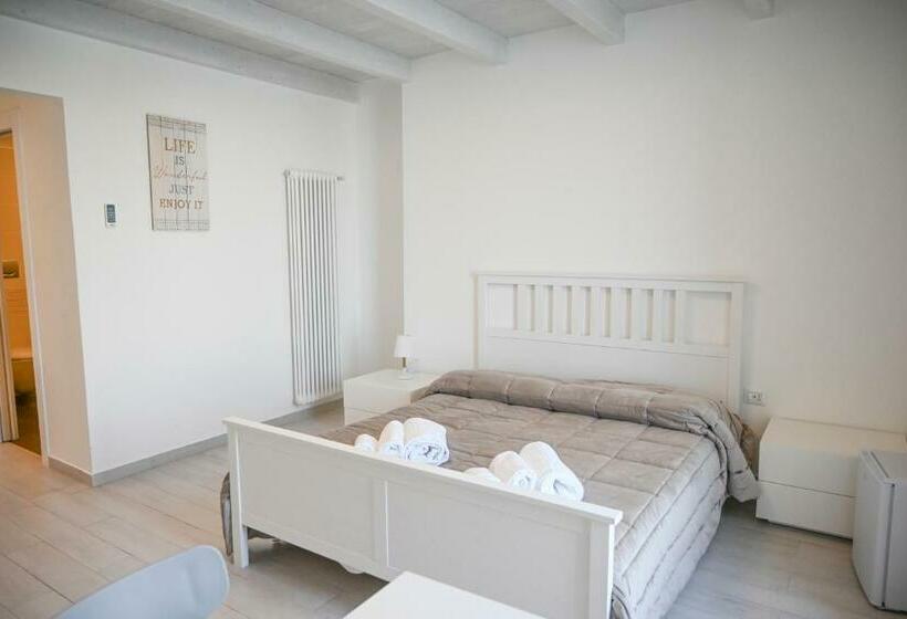 اتاق لوکس با چشم‌انداز دریا, Il B&b Di Alice