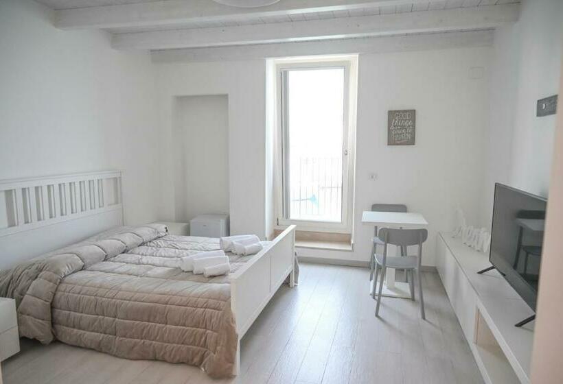 اتاق لوکس با چشم‌انداز دریا, Il B&b Di Alice